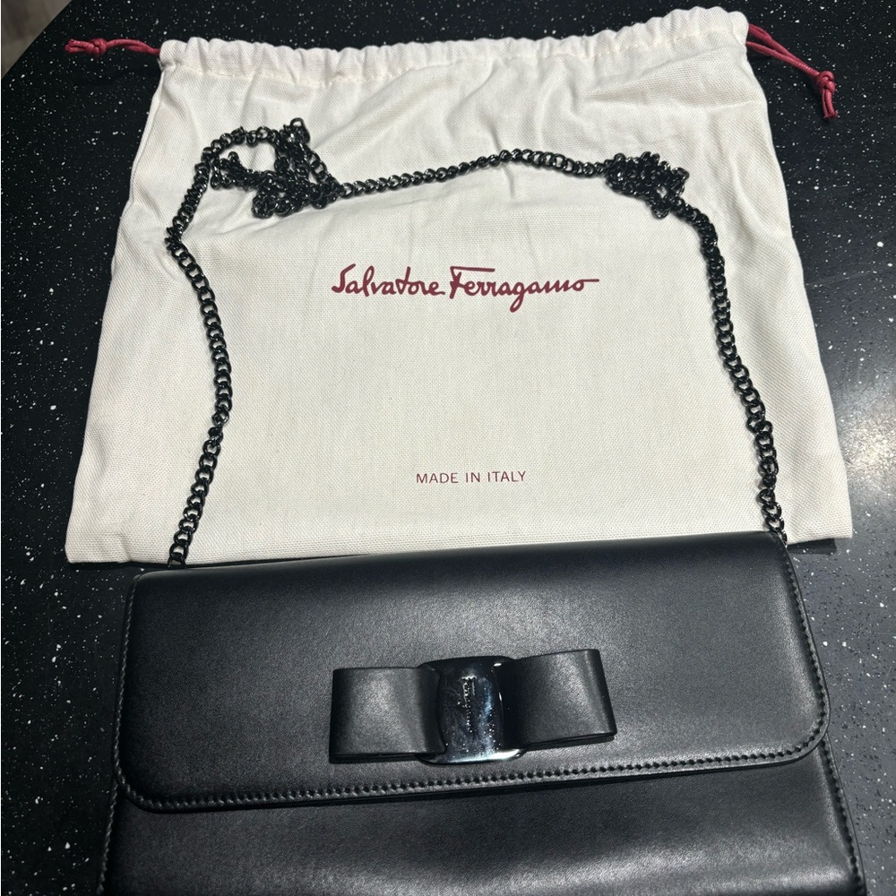 Salvatore Ferragamo vara bow bag like new